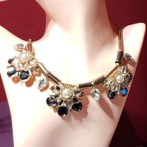 Flower Necklace w/Hearts & Pearls